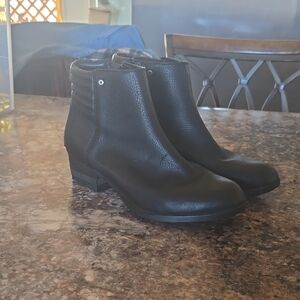 Sorel Black Ankle Boots with Wedge Heel and Rounded Toe